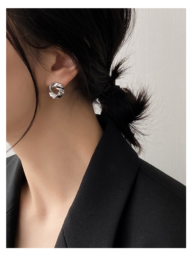 M ö bius women's new trendy and simple metal texture Korean version internet famous temperament earrings_voghion.com