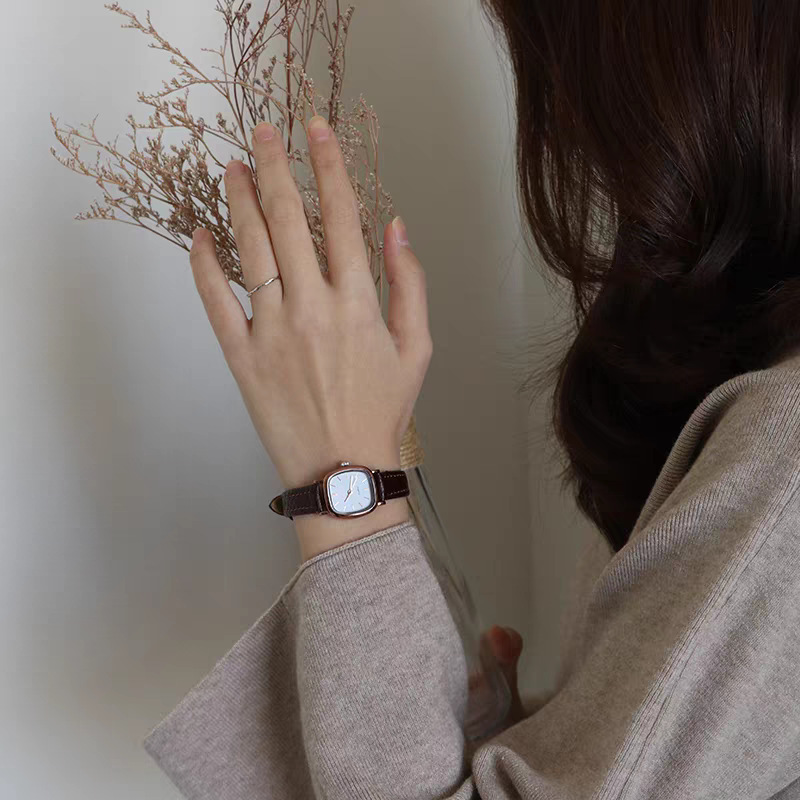 New Korean Style Trendy Simple and Personalized Retro Harajuku Style Student Ladies High-End Quartz Belt Watch Wholesale