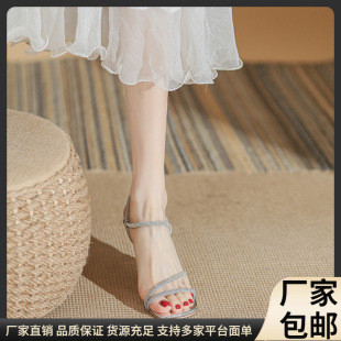 �yɫ���һ�֎��ɴ��U��¶ֺ��ЬŮ���ļ�2024͸�����^�����߸�Ь