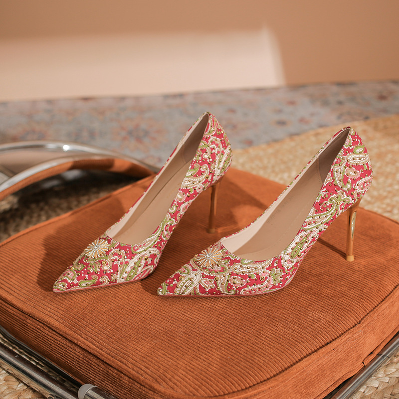 Qianluihui Exquisite Handcrafted Chinese Wedding Bridal Shoes with Thin Heels and Pointed Toe, Luxurious Silk High Heels for Xiuhe Dress Qianluihui Exquisite Handcrafted Chinese Wedding Bridal Shoes with Thin Heels and Pointed Toe, Luxurious Silk High Heels for Xiuhe Dress
