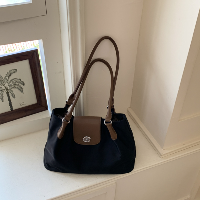 Bolsa de alta calidad de gran capacidad para mujeres 2026 verano nuevo estilo ligero simple hombro brazaleta de viaje bolsa de ocio image 7