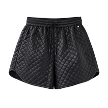 现货 2025冬季款女休闲时尚百搭松紧腰菱格压花黑色皮短裤3J4Q105