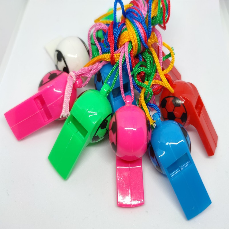 Silbatos de Fútbol para la Copa Mundial al por Mayor, Recuerdos para Fiestas, Accesorios para Animar en Eventos Deportivos, Juguetes para Niños, Silbatos de Plástico Promocionales para Aficionados al Deporte.