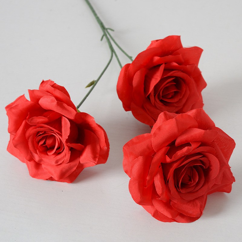 Rosa de diamante de 3 cabezas, rosa claro