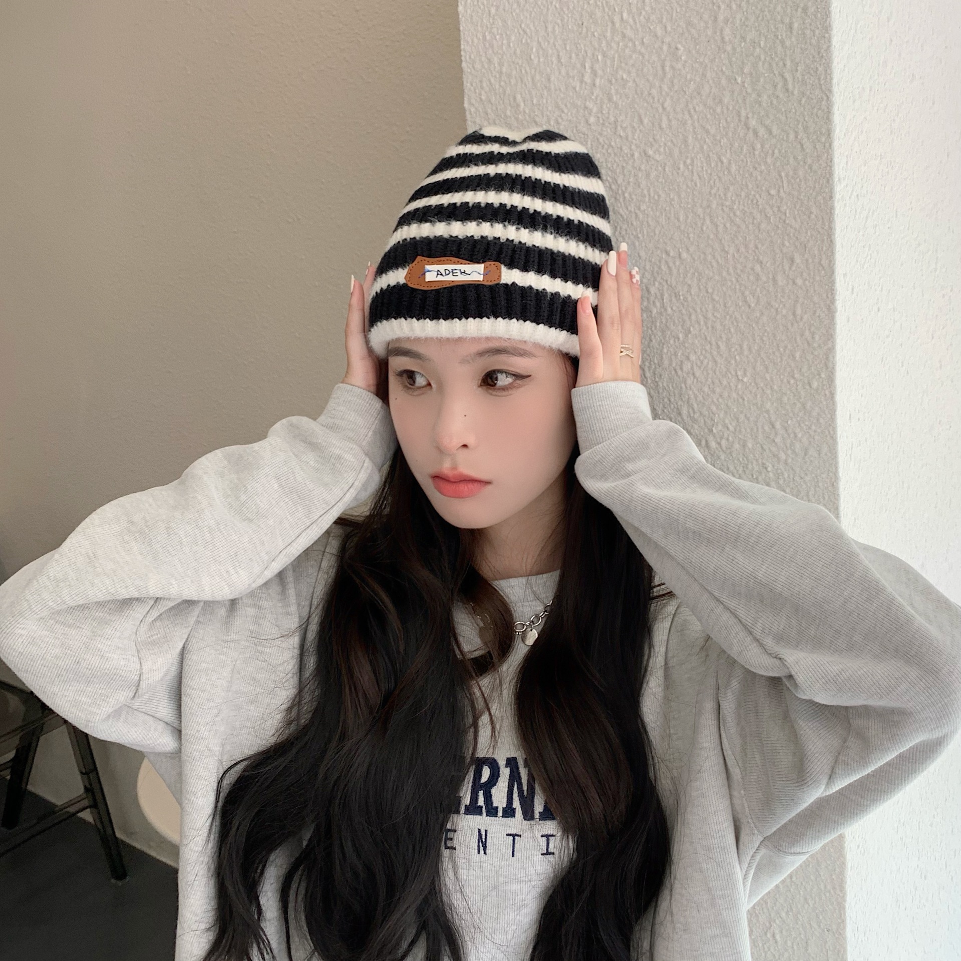 Autumn And Winter Knitted Hat Wild Striped Wool Knitted Hat Warm Wool Knitted Hat display picture 3