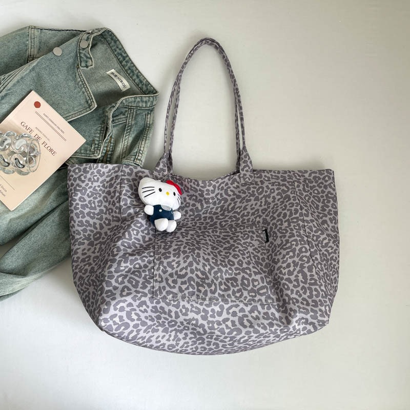 Gray leopard print with pendant