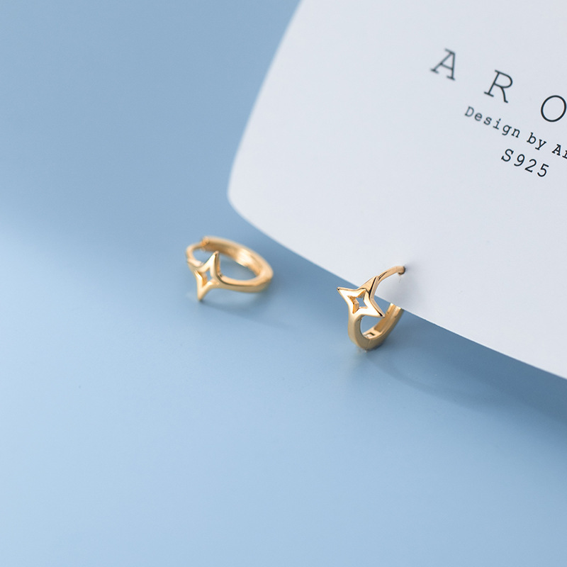 Eloch s925 botón de orejas de plata dulce japonés hueco estrella de cuatro cuadrados personalidad joyería de orejas de moda G9837