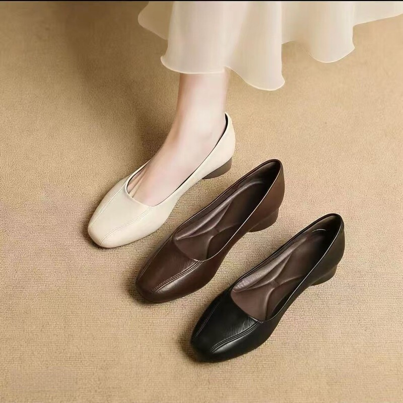 Women's leather shoes, comfortable soft leather casual shoes, spring round-toe 2026 soft-soled slip-on shoes for mothers, new model for women Women's leather shoes, comfortable soft leather casual shoes, spring round-toe 2026 soft-soled slip-on shoes for mothers, new model for women