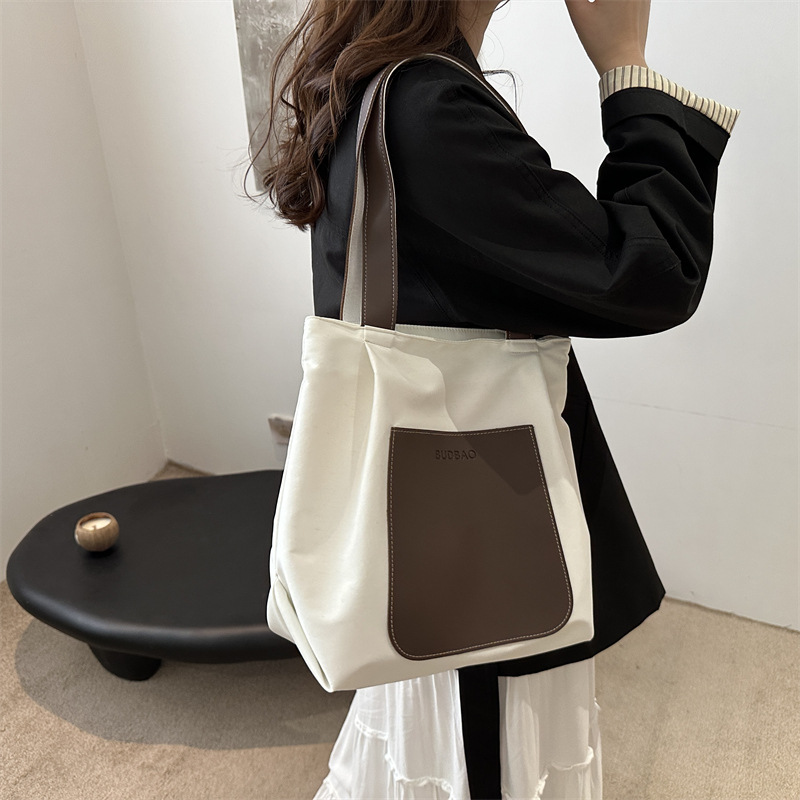Bolso de mano simple 2024 invierno nuevo bolso de ocio versátil ains este año, bolso de hombro coreano para mujeres