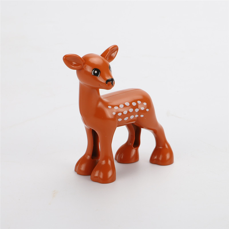 Пятнистый олень без рогов