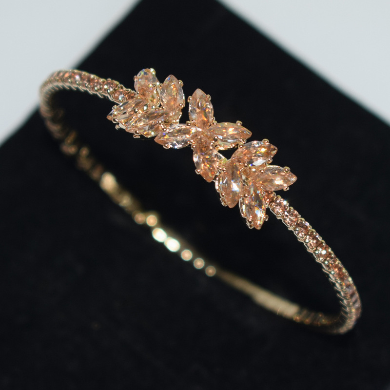 European and American Cross-Border Golden Yellow Rhinestone Zircon Leaf Open Bracelet 1 Row Simple Fashion Bracelet Bracelet Bracelet European and American Cross-Border Golden Yellow Rhinestone Zircon Leaf Open Bracelet 1 Row Simple Fashion Bracelet Bracelet Bracelet