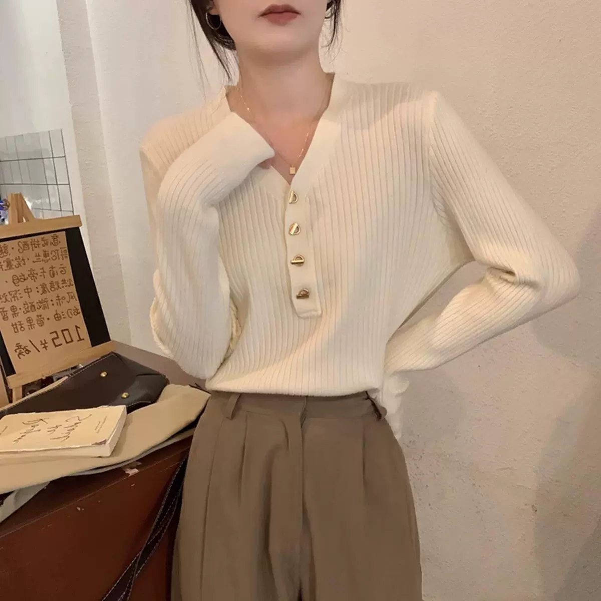 批发秋冬v领正肩长袖针织衫毛衣女内搭保暖大衣西装针织打底上衣