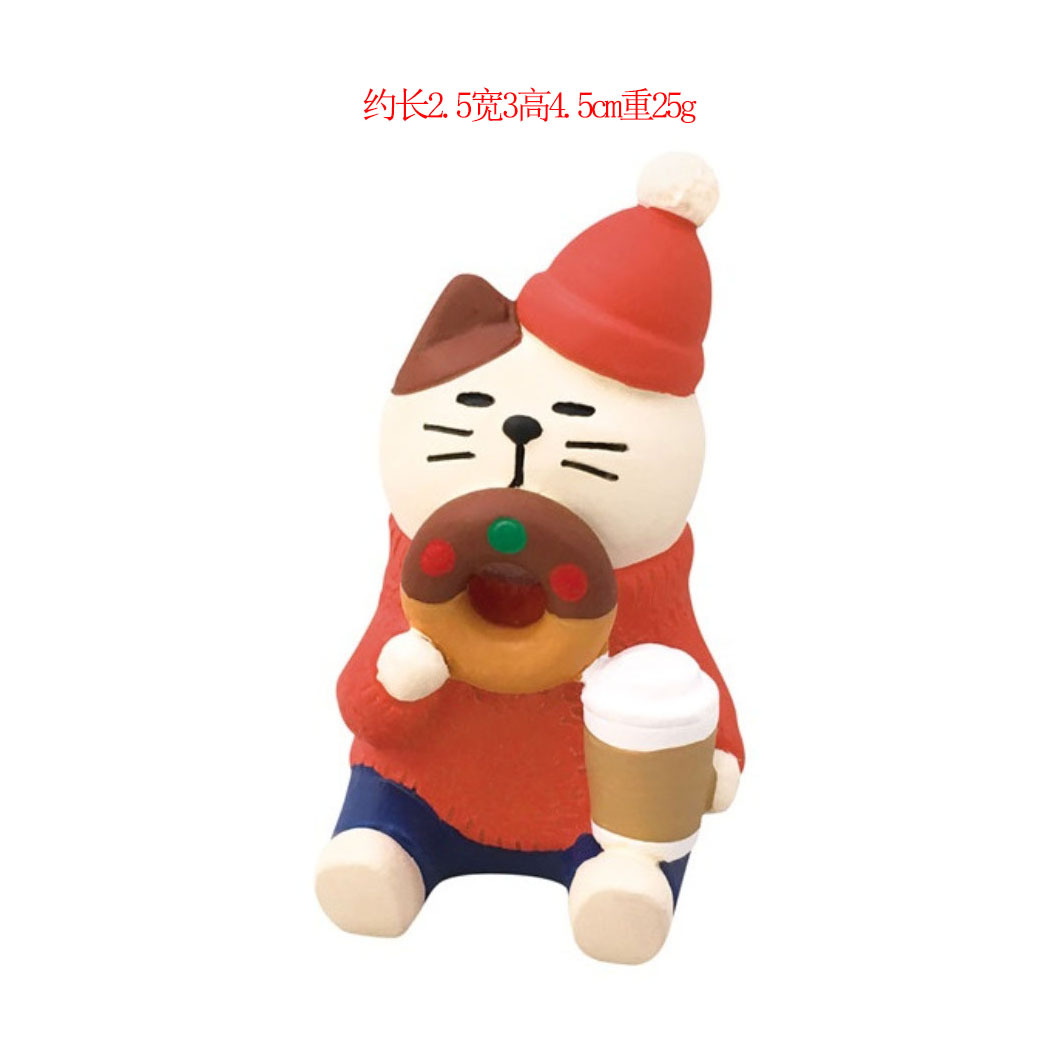 도넛을 먹는 크리스마스 고양이