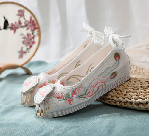 Old Beijing clothing hanfu fairy shoes for women chinese wedding shoes Chinese ethnic style perform folk dance embroidered shoes for lady