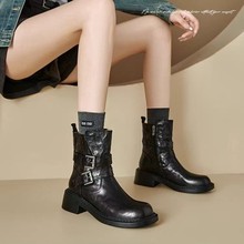 英伦风个性短靴女2025秋冬新款时装靴子粗跟圆头马丁靴皮带扣女靴