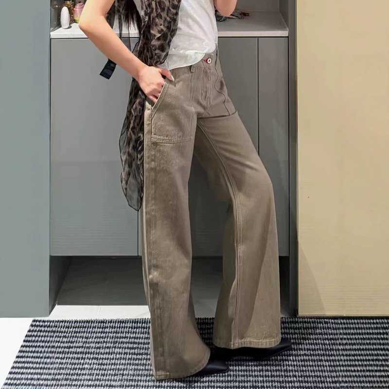 "Supermodel" low-rise, straight-leg jeans with pockets in sand color