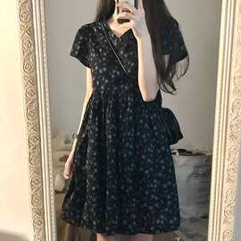 黑色碎花连衣裙女夏季小众设计感显瘦v领遮肚子显瘦泡泡袖短裙子