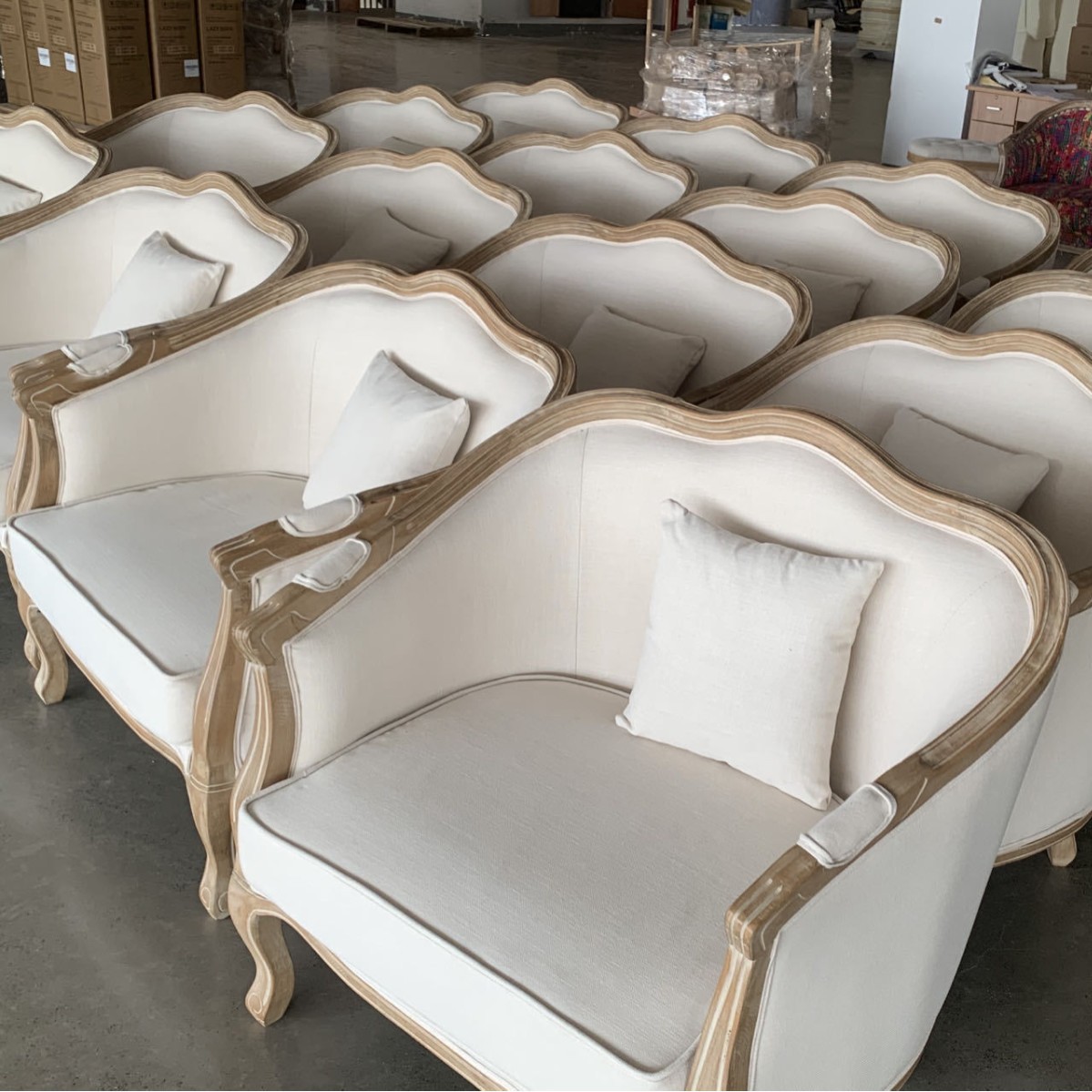 American retro solid wood sofa for living room, home, photo studio, homestay, hotel, Nordic fabric three-seater sofa, all solid wood