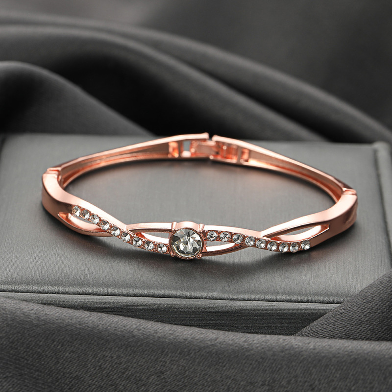 New Korean-Style Rose Gold Alloy Bracelet for Women, Non-Fading, Ins-Style, Minimalist Design, Niche Fashion Bracelet New Korean-Style Rose Gold Alloy Bracelet for Women, Non-Fading, Ins-Style, Minimalist Design, Niche Fashion Bracelet