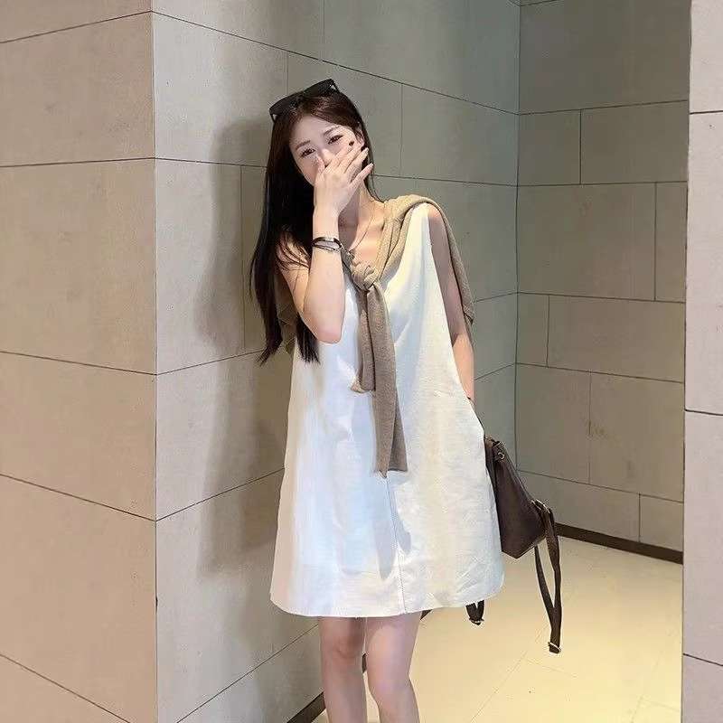 French-Style Relaxed Sleeveless Tank Dress for Women, New Summer Model, Waist-Cinching, Slimming, Petite, Stunning and Elegant Spaghetti Strap Dress French-Style Relaxed Sleeveless Tank Dress for Women, New Summer Model, Waist-Cinching, Slimming, Petite, Stunning and Elegant Spaghetti Strap Dress