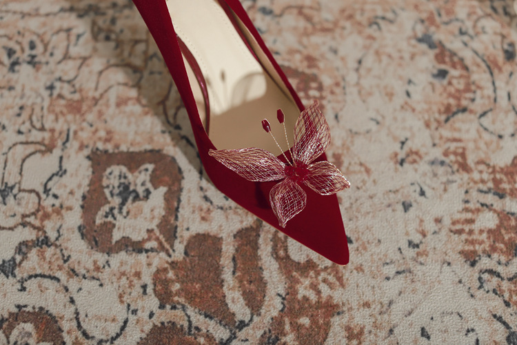 Hochzeitsschuhe Xiuhe Hochzeitskleid Zwei trägt Brautschuhe Frühling und Sommer Blume dünne Absätze rote spitze High Heels weiblich_voghion.com
