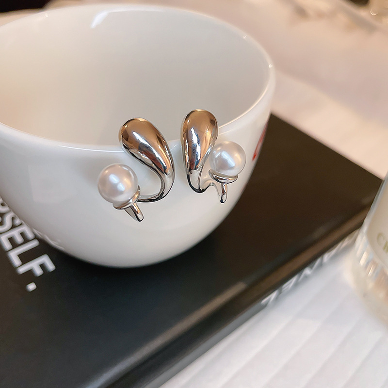 1 Pair Casual Elegant Lady Geometric Bow Knot Inlay Imitation Pearl Zircon Drop Earrings display picture 17