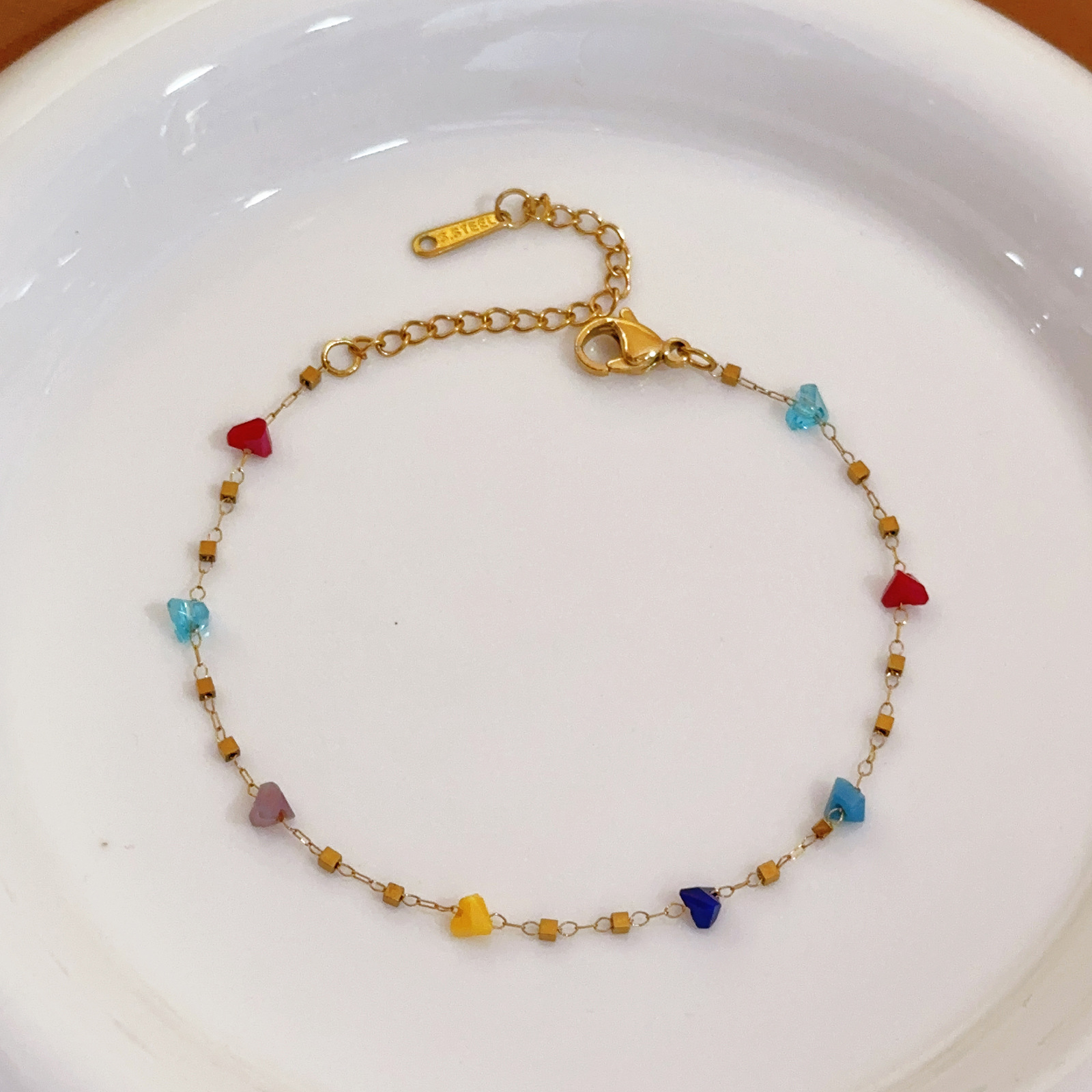 Collar de cristal que no se desvanece de acero de titanio, cadena de clavícula de diseño de nicho de lujo ligero femenino 2025 nuevo accesorio de collar explosivo