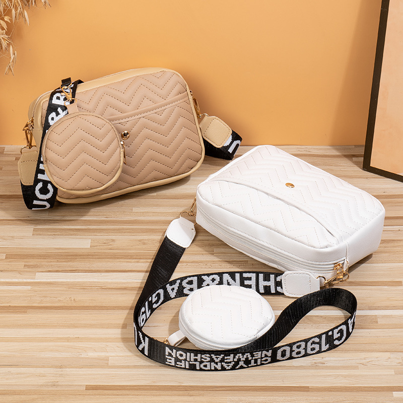 [Explosiones transfronterizas] bolsos de hombro de mujer nuevos bolsos de maquillaje de chicas bolsos de mochila bordados de moda v-patrón bolsos de mochila
