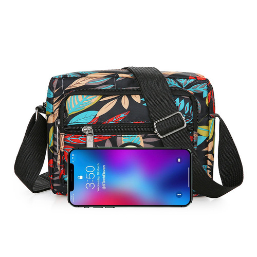 厂家批发地摊货源休闲妈咪包单肩斜挎包外出逛街中老年挎包女