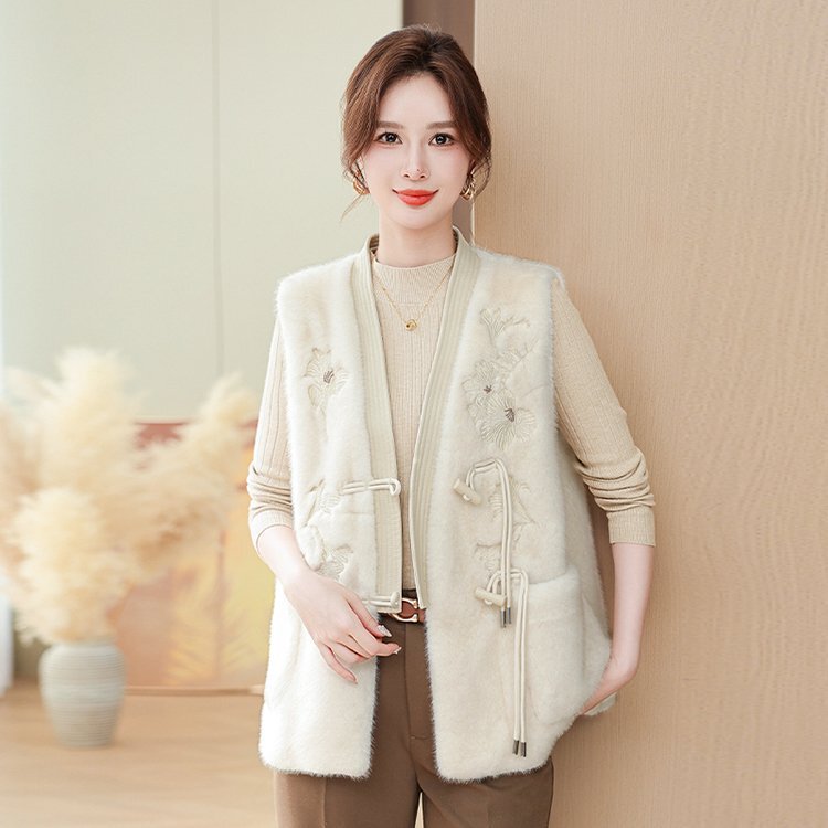 Noble mother's autumn and winter fur one-piece vest vest women's new Chinese-style middle-aged and elderly women's mink hair clip