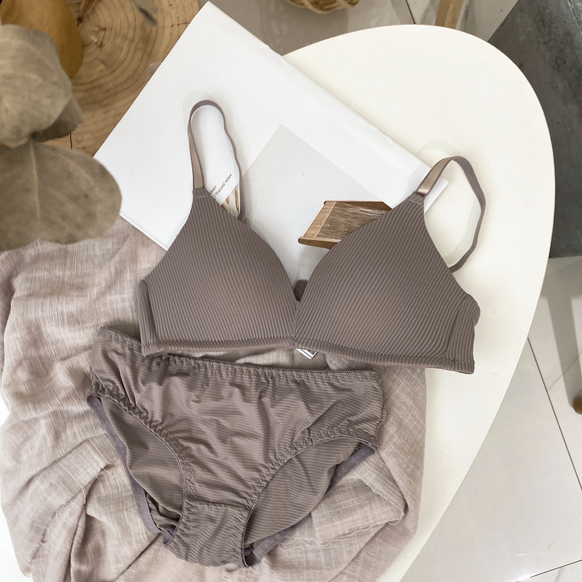 Recolección lateral tridimensional francesa cómoda sin costuras, soporte superior, leche antideslizante, ropa interior antiflacidez, sujetador de texto femenino