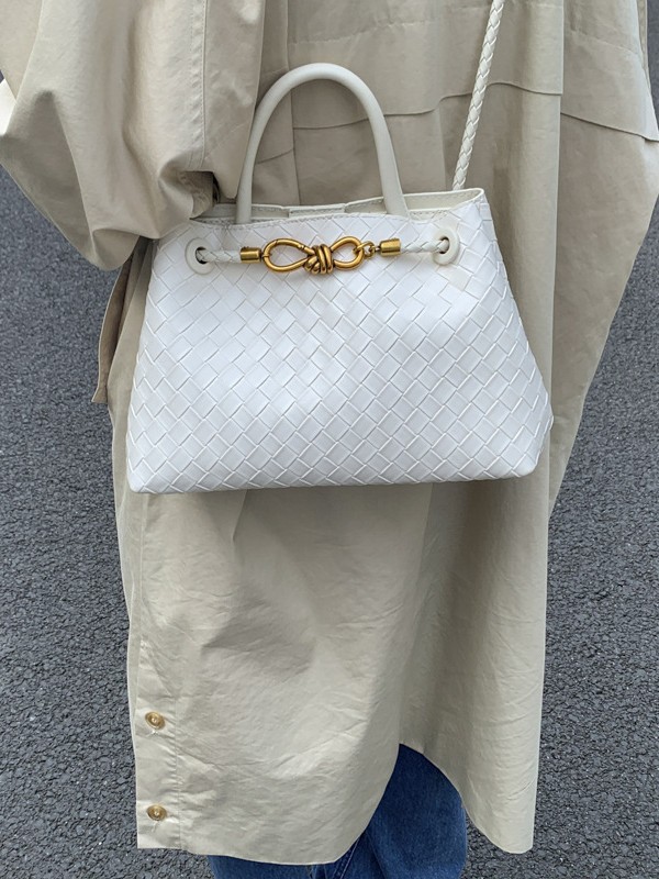 Bolso para mujeres 2025 nuevo cross-border bolso de mano de alta calidad lujoso tejido ligero viaje mochila de hombro
