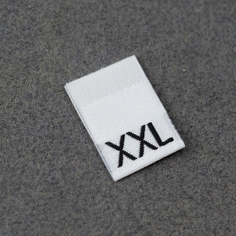 En stock Etiqueta de tamaño de alta densidad en blanco y negro Etiqueta de tamaño universal Etiqueta de código de letra inglesa Pantalones Etiqueta de código de cuello de camiseta