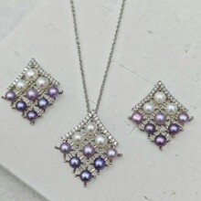 ��������ɫ�����ʯ����������װ������Ȼ��ˮ��������ٴ�����Ů