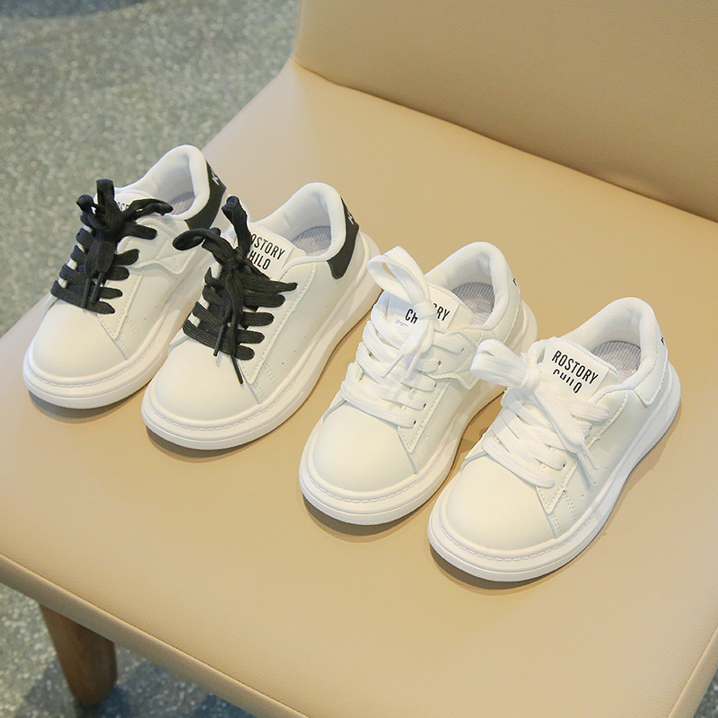 Koreanische Version von lässigen Boardschuhen, große Jungen und Mädchen, kleines Weiß mit dicken Sohlen, neue Kinderschuhe für Frühjahr 2024_voghion.com