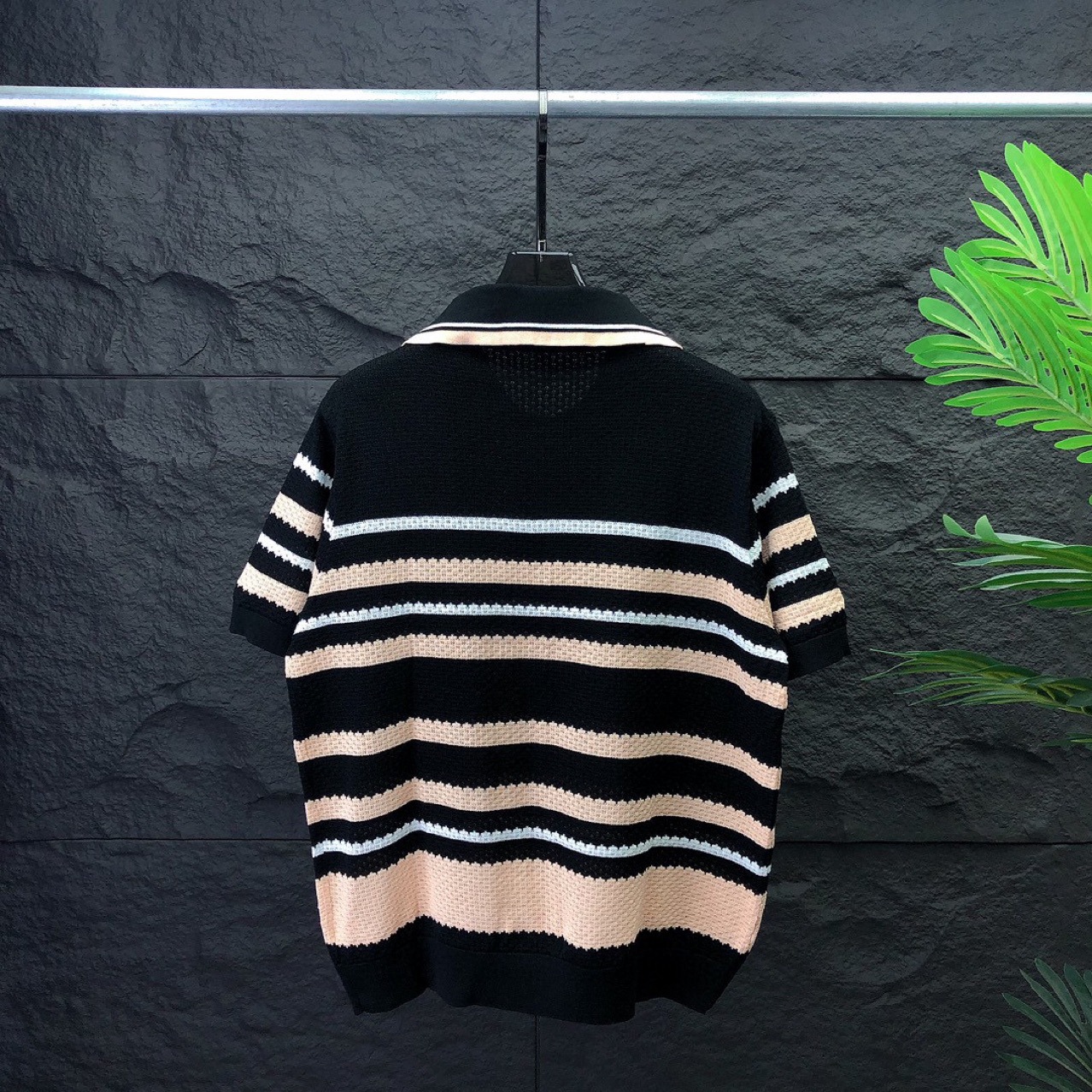 Junge Modeartikel AM Kurzarm Gestrickter 3D-Jacquard-Muster Unisex Ready Stock Polo-Pullover im europäischen und amerikanischen Stil_voghion.com