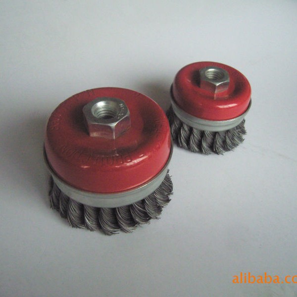 厂家直供扭丝杯型钢丝刷打磨除锈角磨机专用带螺帽钢丝轮钢丝刷子