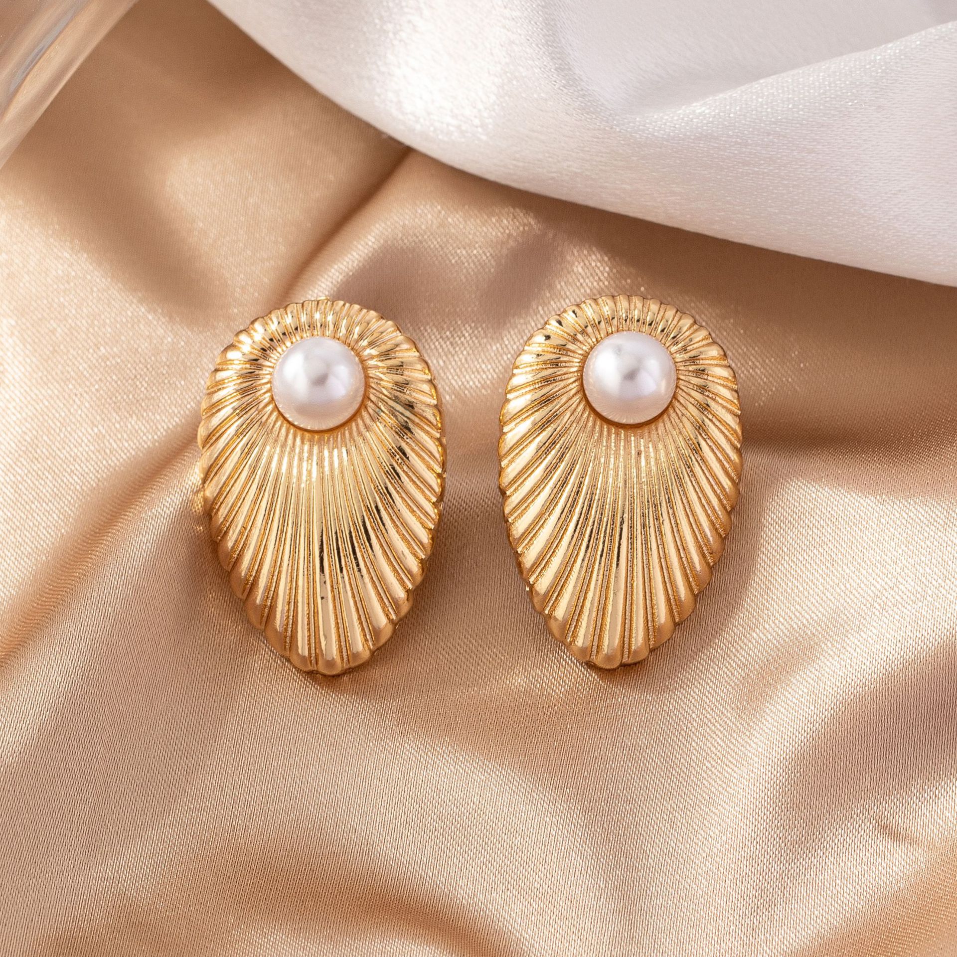 Diseño creativo de joyería, perla e, nicho femenino, sensación de alta gama, frío e indiferente Feng Shui en forma de gota._voghion.com