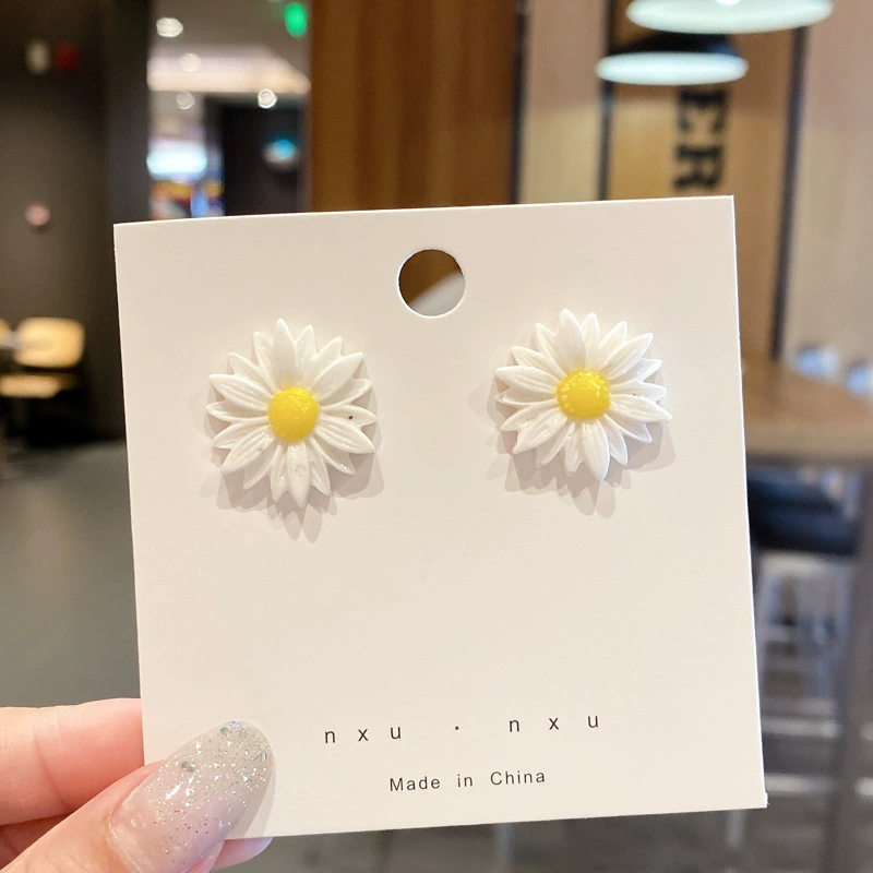 Pearl earrings, small elegant studs, light‑luxury minimalist style