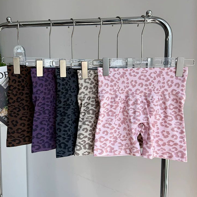 Leopard print yoga shorts, high-waisted butt-lifting fitness three-quarter pants, sports pants, elastic tight-fitting running peach pants for women, quick-dry