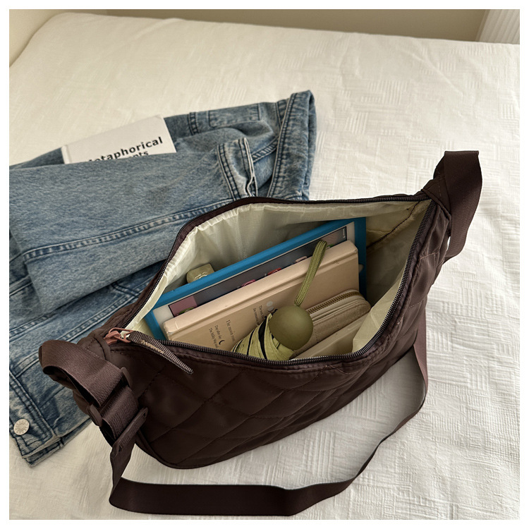 "Stylish large-capacity dumpling bag 2025 New trendy and fashionable niche single-shoulder bag, versatile and simple crossbody bag wholesale. undefined