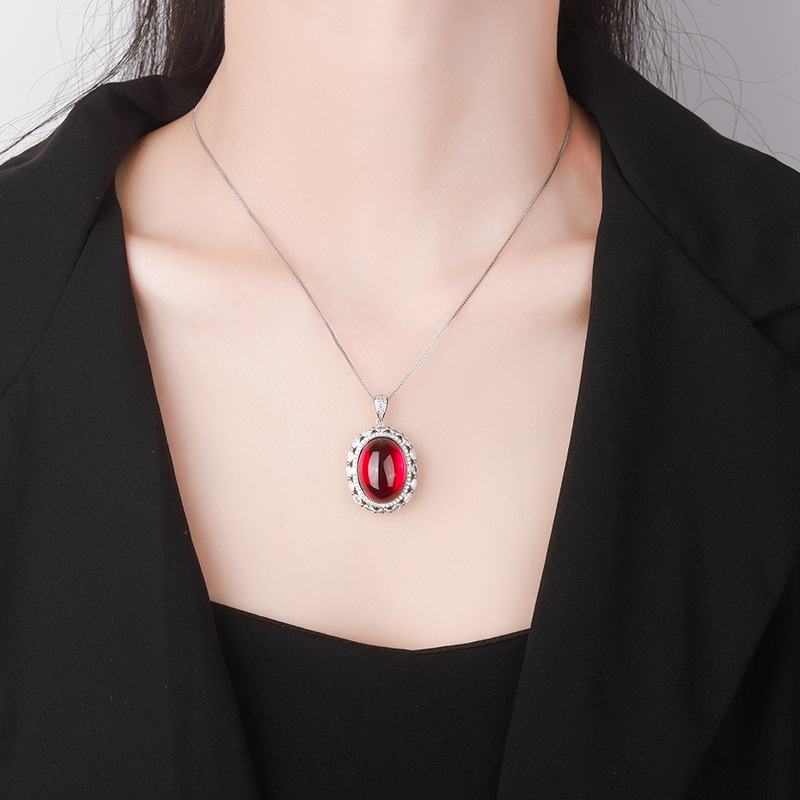 2024 nuevo estilo Zhuang Shengsheng joyería simulación paloma sangre rojo corindón cristal puntiagudo azul superficie lisa colgante retro maestro 15*20