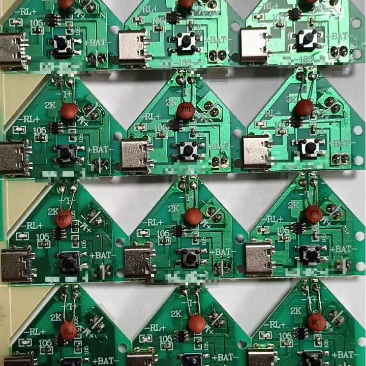 生产研发各娄玩具遥控车二通四通四轴飞行器喷雾2.4G小家电风扇循
