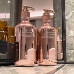 公式の規格品の軽くて豪華な体の乳の保湿は水の香りを補います。
