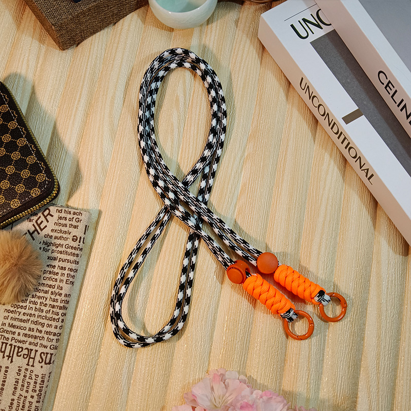 흑백에 밝은 오렌지색(주황색 버튼)♢