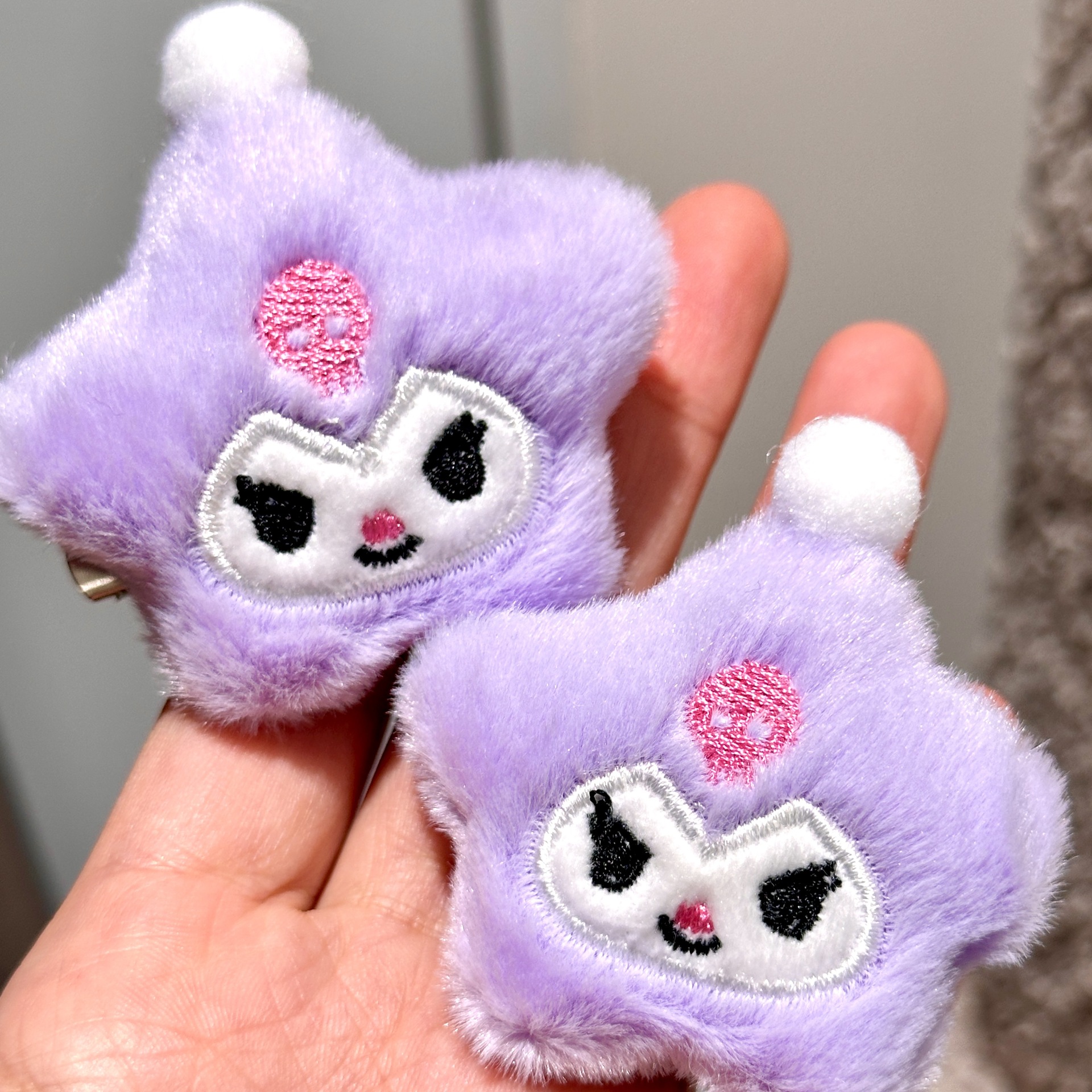 Capibala broche de peluche en línea lindo bolso ropa decoración pin DIY muñeca del delfín colgante muñeca