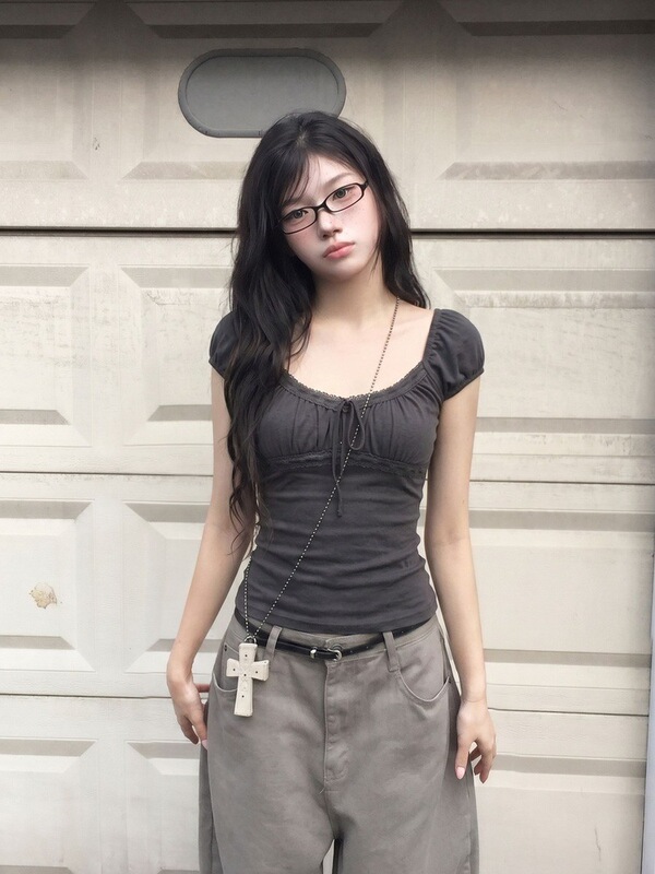 1*1 Korean-Style Square-Neck Short-Sleeve T-Shirt for Women, Summer Slim-Fit Design, Gray Niche Short Top 1*1 Korean-Style Square-Neck Short-Sleeve T-Shirt for Women, Summer Slim-Fit Design, Gray Niche Short Top