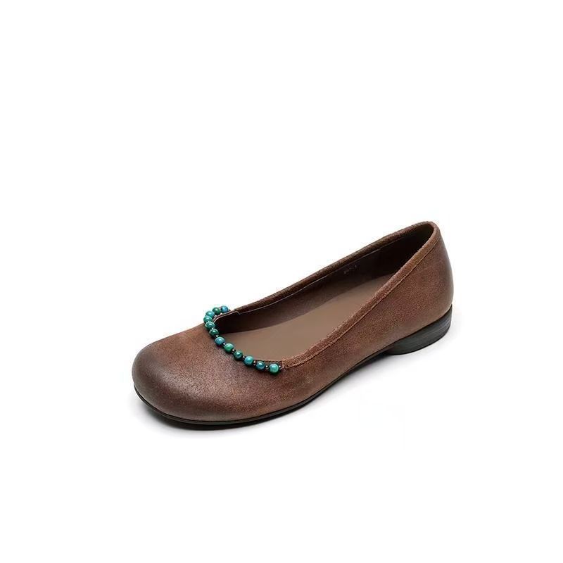 2026 primavera zapatos de cuero suave de talón bajo con cuentas superficiales zapatos de mujer cabeza redonda plana retro estilo nacional zapatos de abuela