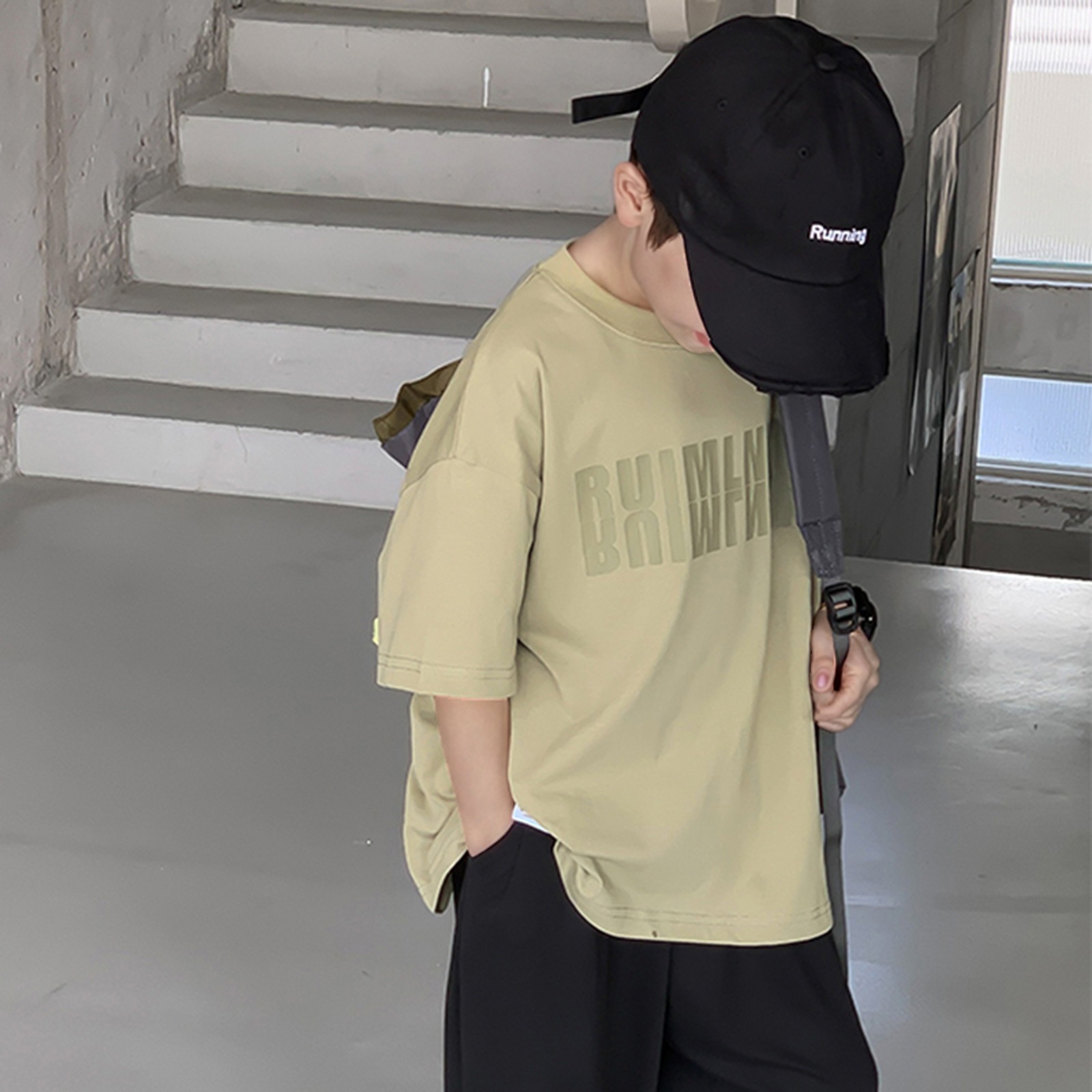 2024 Camiseta de manga corta para niños de moda estilo occidental para niños de verano camiseta de media manga para niños de moda