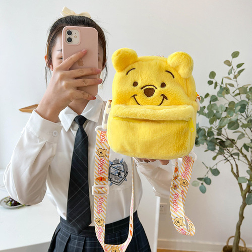 新款多用卡通毛绒包包女可爱小熊单肩斜挎百搭胸包小鸭子双肩背包